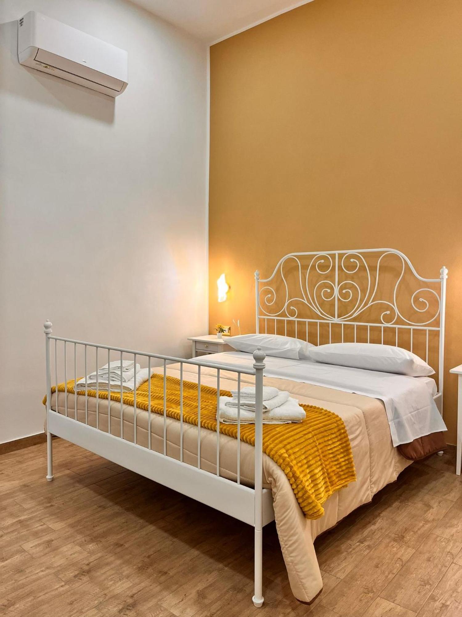La Dimora Del Principe Apartment Naples Luaran gambar